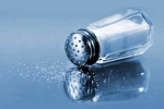 Соль нарушает функцию эндотелия, выстилающего стенки кровеносных сосудов